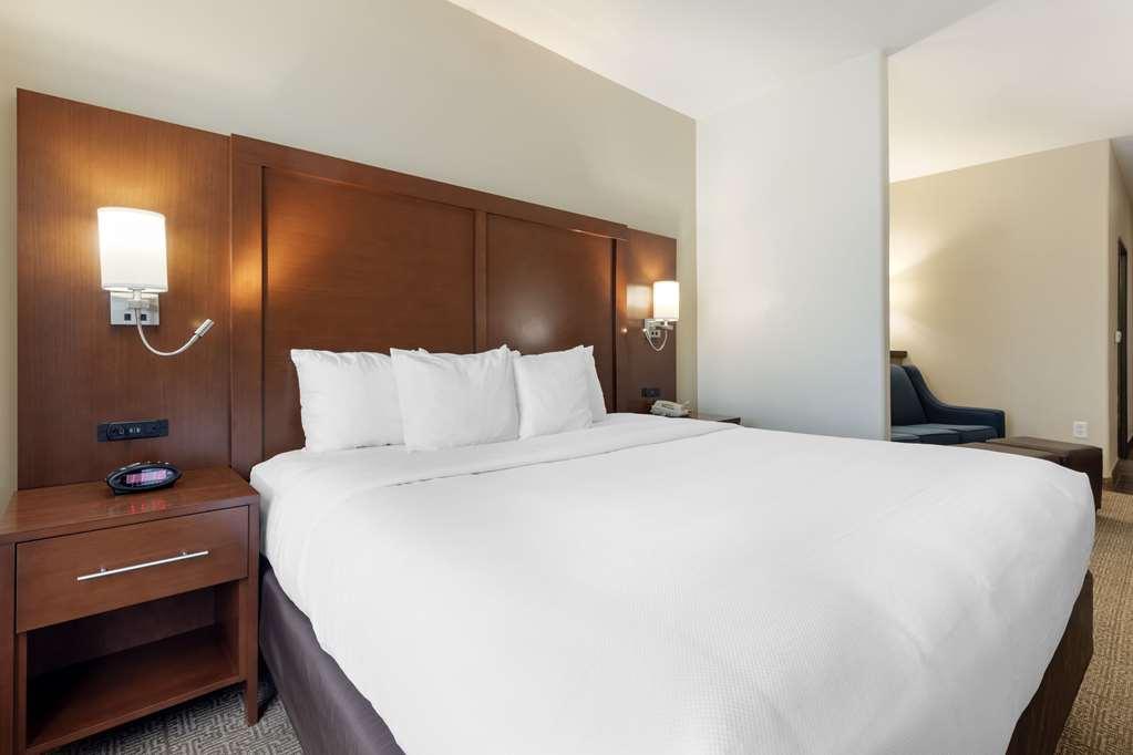 Comfort Suites West Dallas - Cockrell Hill Room photo