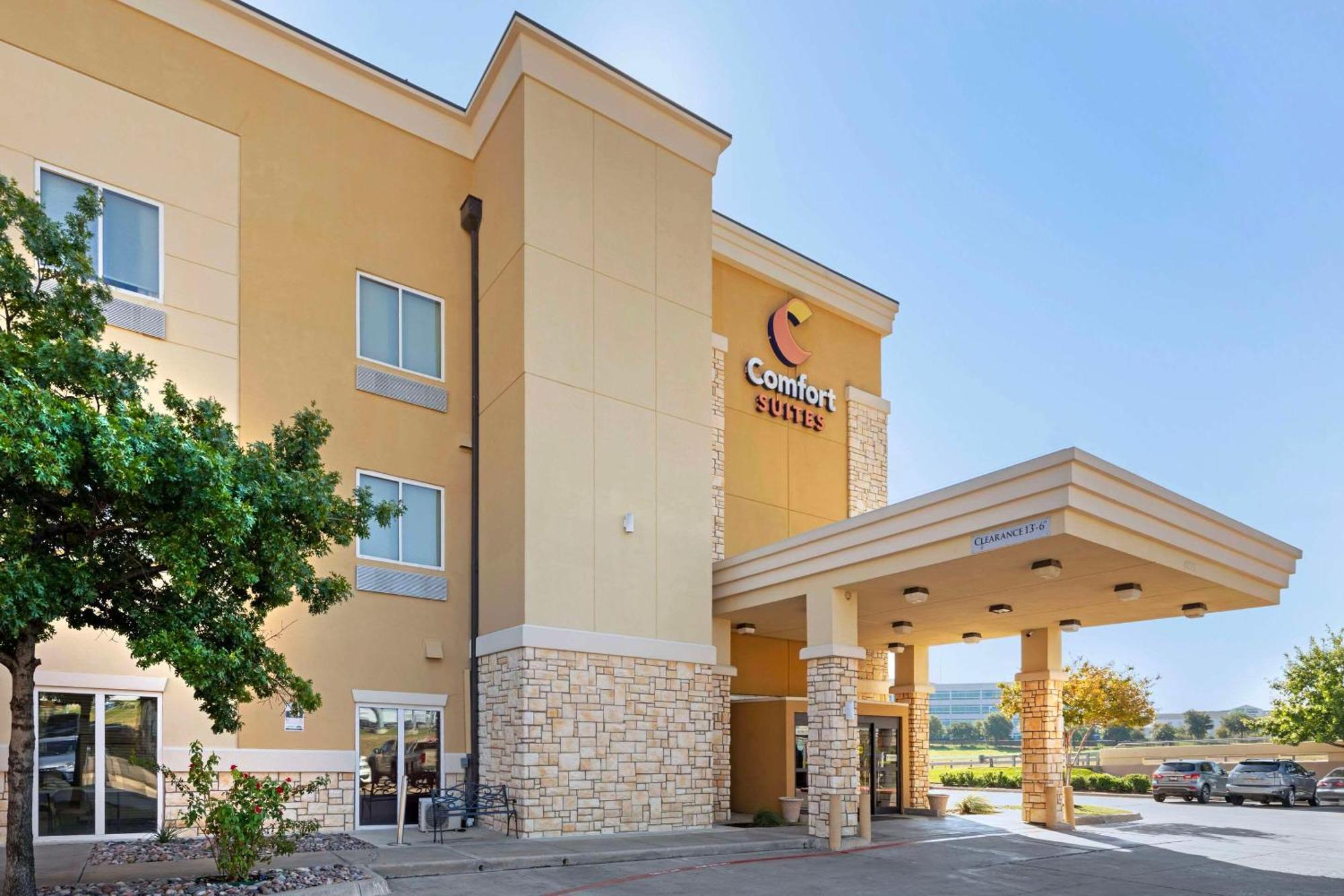 Comfort Suites West Dallas - Cockrell Hill Exterior photo